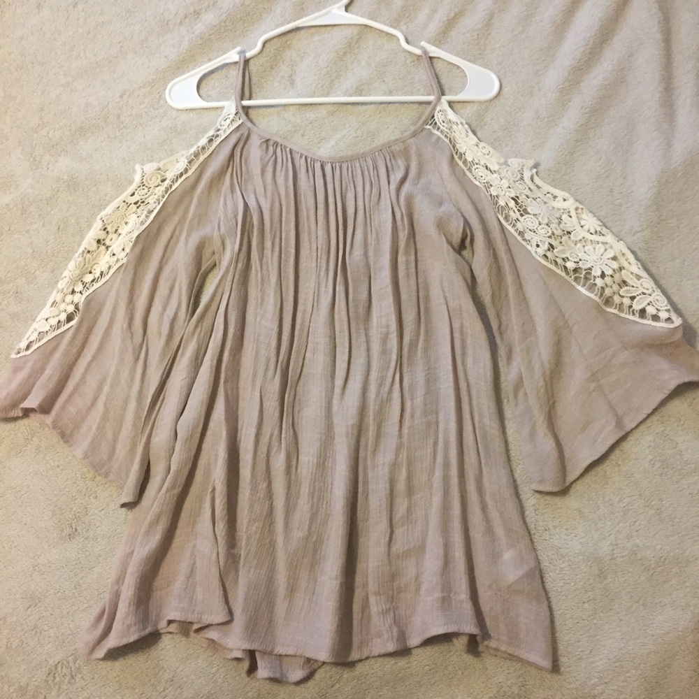 🎉SALE🎉 4 FOR $15! Flowing crochet quarter sleeve tunic blouse NWOT